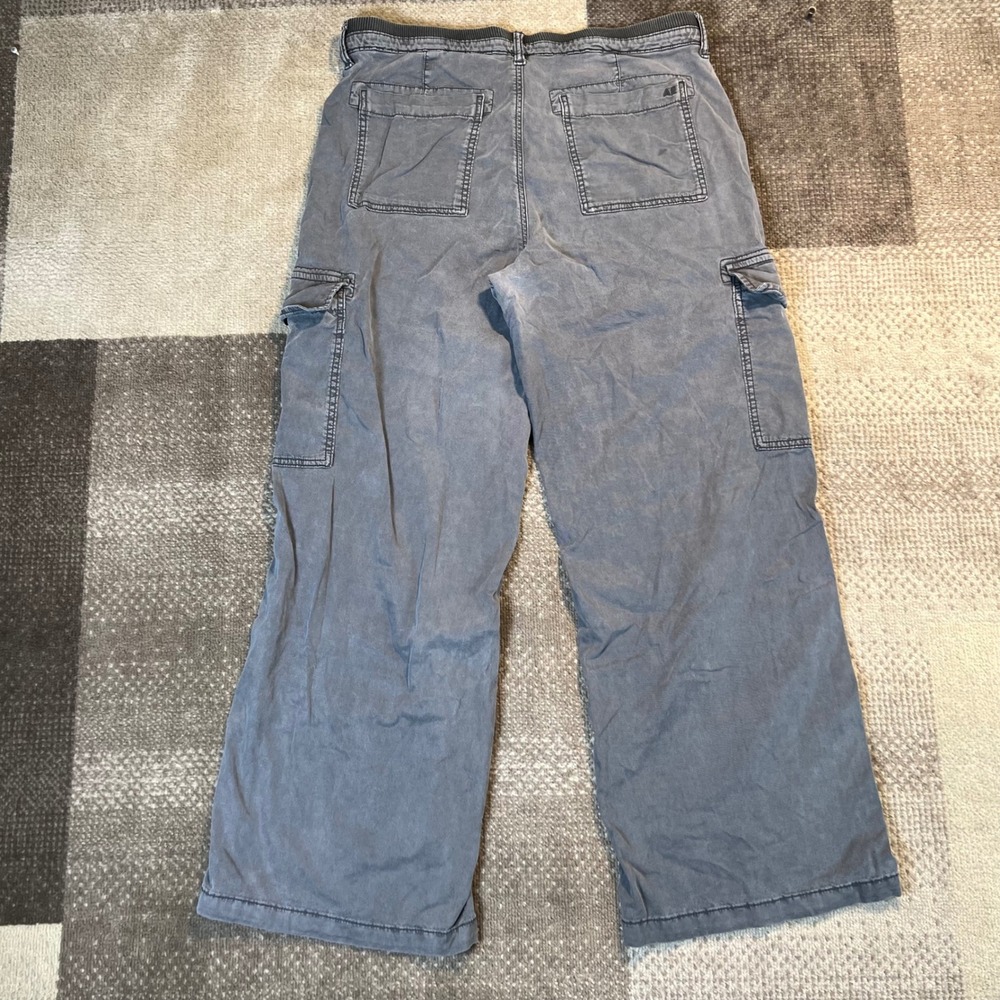 American Eagle Womens Grey Cargo Pants Wide Leg Stretch Size 12 Regular - Picture 5 of 10